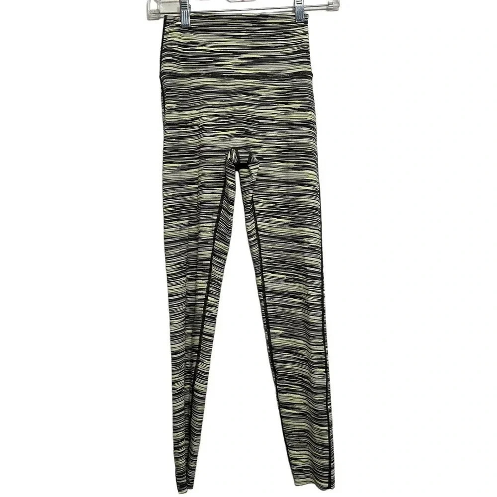 Aerie women’s Chill Play Move High Rise 7/8 leggings. Size small